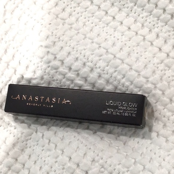 Anastasia Beverly Hills liquid glow highlighter - Picture 1 of 2